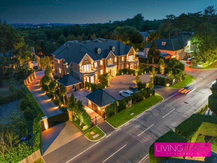 2 Bedroom Flat To Rent In Camlet Way, Barnet, EN4