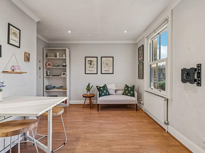 1 Bedroom Flat For Sale In Concanon Road, London, SW2