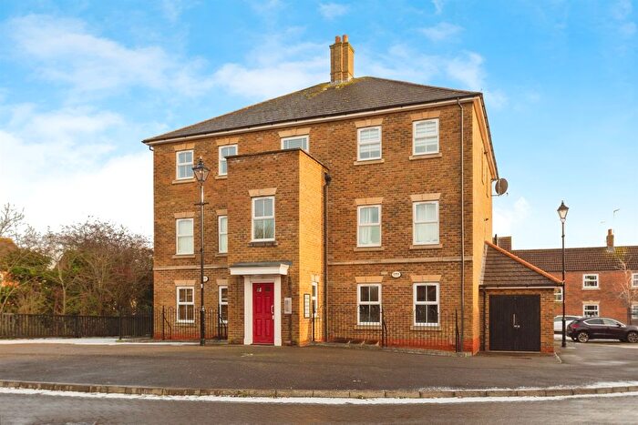 2 Bedroom Flat For Sale In Arncott Way, Aylesbury, HP19