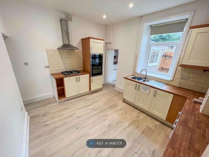 2 Bedroom End Of Terrace House To Rent In Marsden Square, Haslingden, Rossendale, BB4