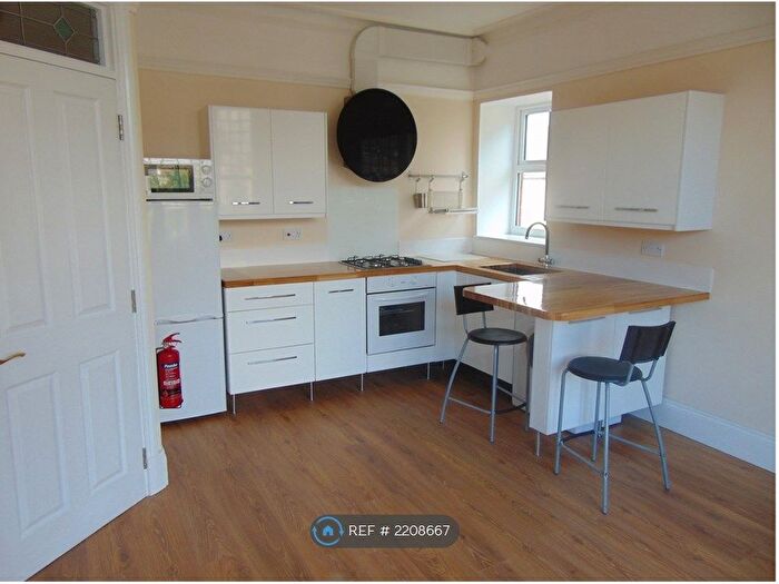 2 Bedroom Flat To Rent In Stanwell Road, Penarth, CF64