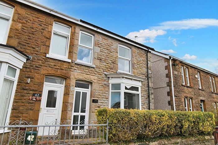 3 Bedroom Semi-detached House For Sale In Armine Road, Fforestfach, Swansea, SA5