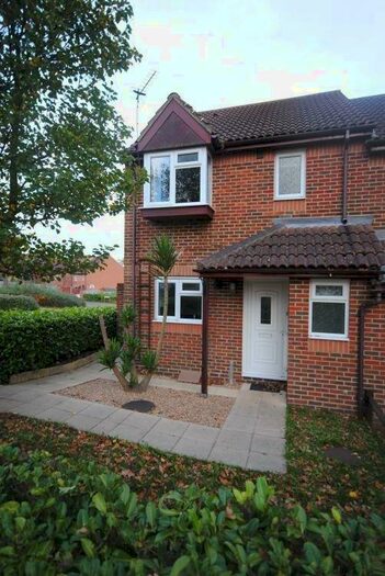 3 Bedroom Semi-Detached House To Rent In Mallards Road, Bursledon, Southampton, SO31