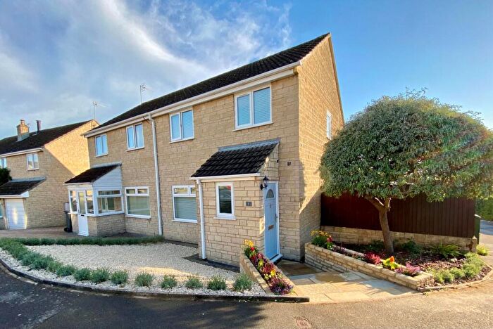 3 Bedroom Semi-Detached House For Sale In Folly Rise, Stroud, GL5