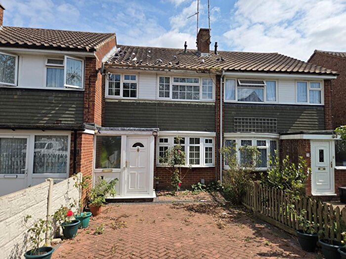 3 Bedroom Terraced House To Rent In Brickly Road, LU4