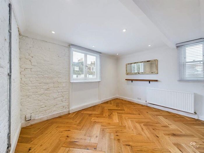 1 Bedroom Flat To Rent In Queens Place, Brighton, BN1