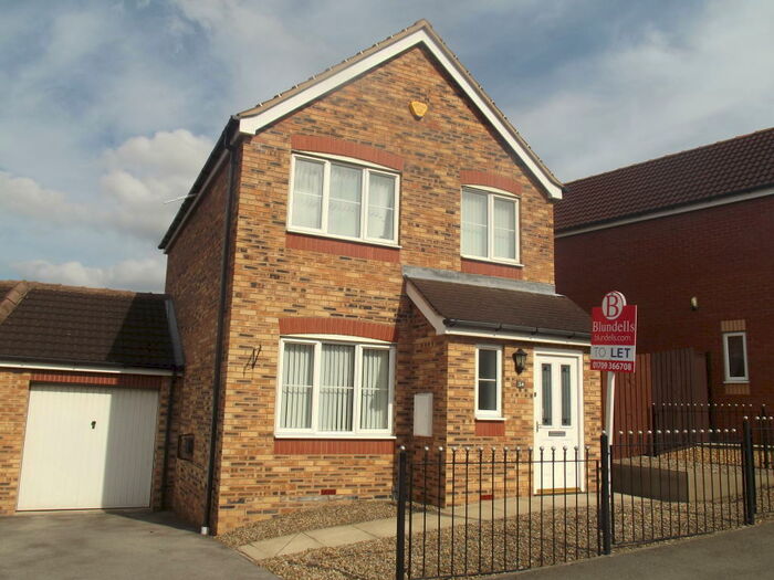 3 Bedroom Link Detached House To Rent In Paddock Drive, Woodlaithes Village, Rotherham, S66