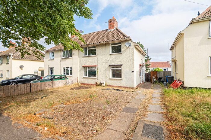 3 Bedroom Semi Detached House For Sale In Minden Road, Lowestoft, NR32