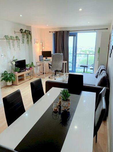 2 Bedroom Flat To Rent In Western Gateway, London, E16