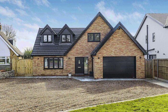 5 Bedroom Detached House For Sale In Long Buftlers, Harpenden, AL5