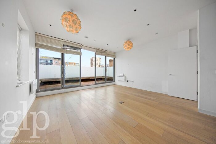 3 Bedroom Flat To Rent In Marshall Street, London, W1F