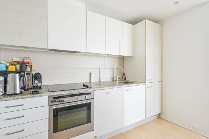2 Bedroom Flat To Rent In Seacon Tower, Isle Of Dogs, London, E14