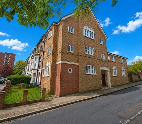 2 Bedroom Flat To Rent In Vicarage Park, Plumstead, SE18