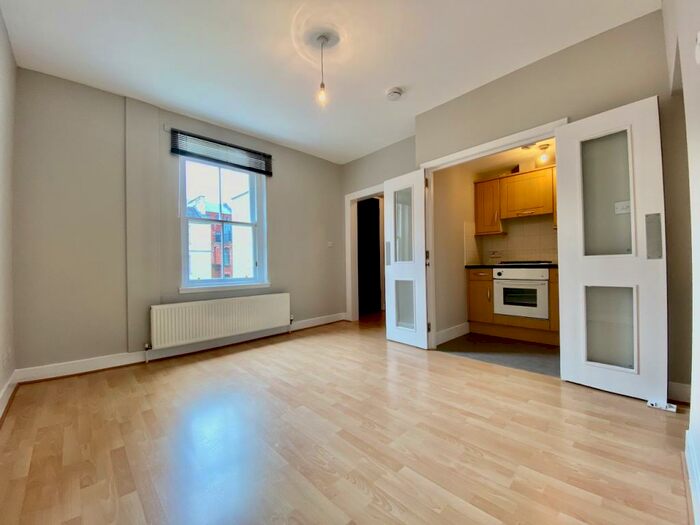 1 Bedroom Flat To Rent In Patriothall, Stockbridge, Edinburgh, EH3