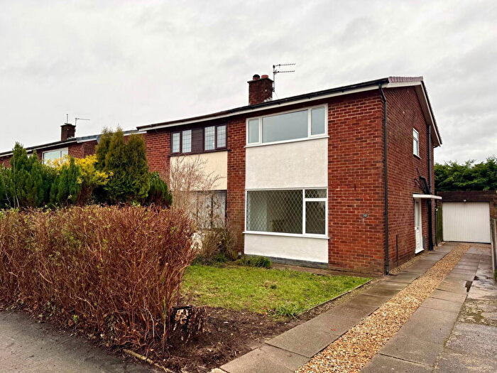 3 Bedroom Semi Detached House For Sale In The Close, New Longton, Preston, PR4