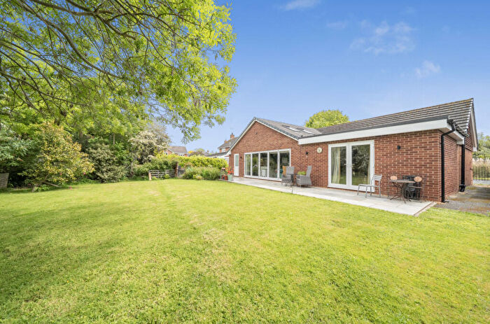 3 Bedroom Bungalow For Sale In Thomas Close, Mickle Trafford, Chester, CH2