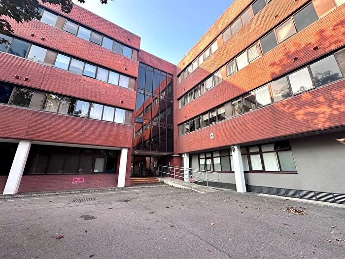 2 Bedroom Flat To Rent In Walton Street, Aylesbury, HP21