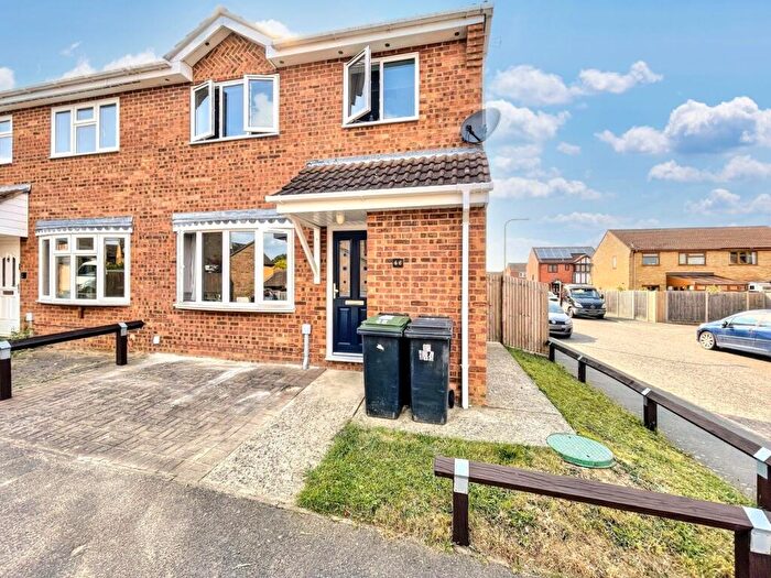 3 Bedroom Semi Detached House For Sale In Spencer Way, Stowmarket, IP14