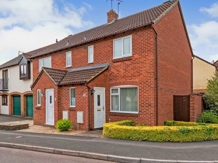 2 Bedroom House To Rent In Hollybush Close, Chippenham, SN14