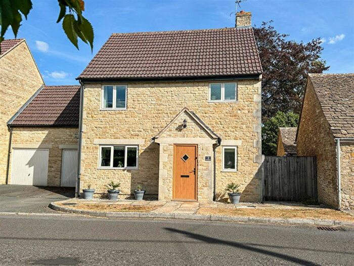 4 Bedroom Link Detached House For Sale In The Cedars, Lea, Malmesbury, SN16