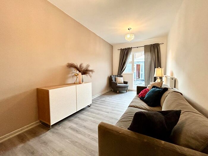 1 Bedroom Flat To Rent In High Street, Kettering, NN16