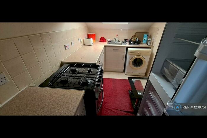 1 Bedroom Flat To Rent In Wellington Street East, Salford, M7