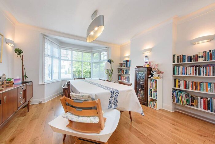 3 Bedroom Detached House To Rent In Hendale Avenue, Hendon, London, NW4