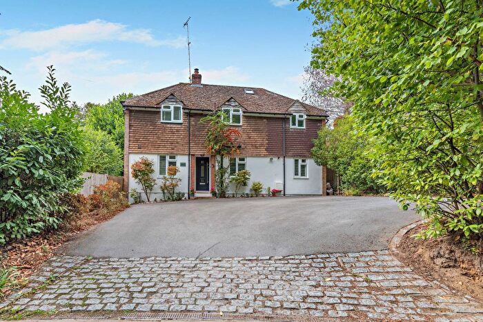 4 Bedroom Detached House For Sale In Twyford Lane, Wrecclesham, Farnham, Surrey, GU10