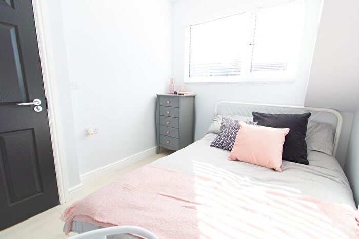 6 Bedroom Terraced House To Rent In , Halsbury Road, Liverpool, L6