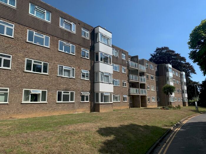 1 Bedroom Flat To Rent In Kingsmere, BN1