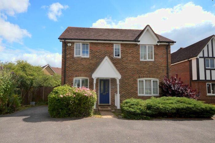4 Bedroom Detached House To Rent In Dexter Close, Kennington, Ashford, TN25
