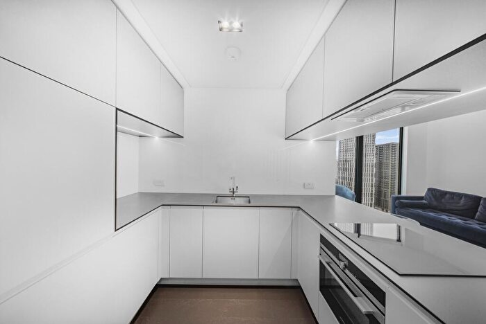 2 Bedroom Apartment To Rent In Amory Tower, Marsh Wall, E14