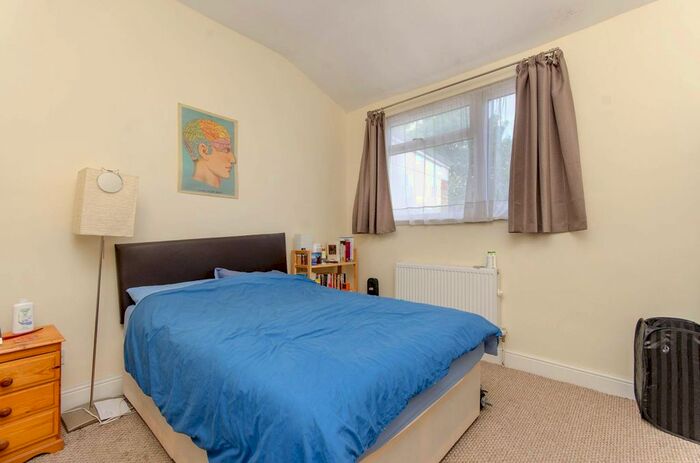 3 Bedroom Flat To Rent In Osborne Road, Forest Gate, London E7