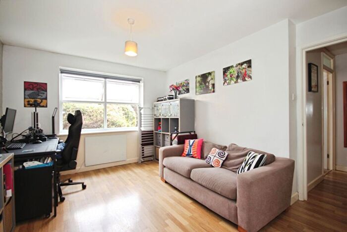 1 Bedroom Flat For Sale In Landor Road, Warwick, Warwickshire, CV34