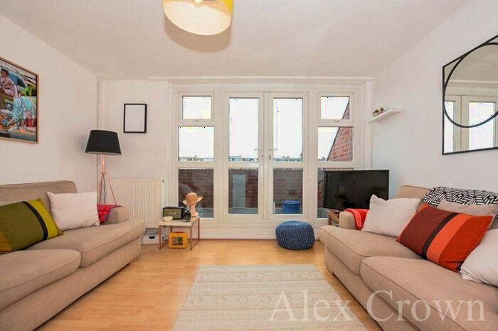 4 Bedroom Flat To Rent In Grafton Road, Kentish Town, NW5