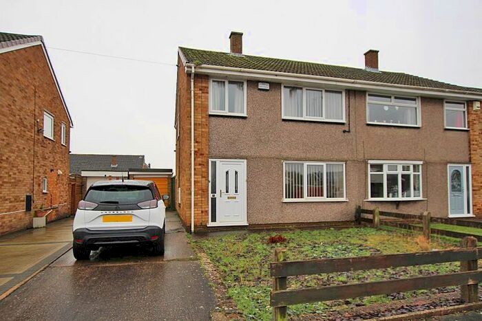 3 Bedroom Semi-Detached House To Rent In Hamilton Close, Grimsby, DN34