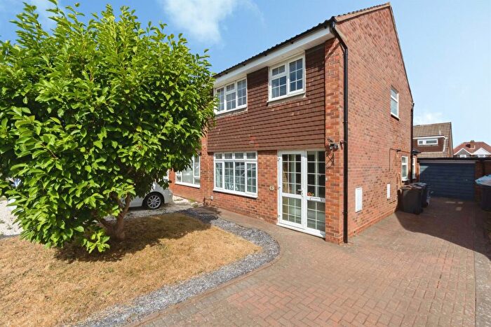 3 Bedroom Semi-Detached House For Sale In Regency Gardens, Birmingham, B14