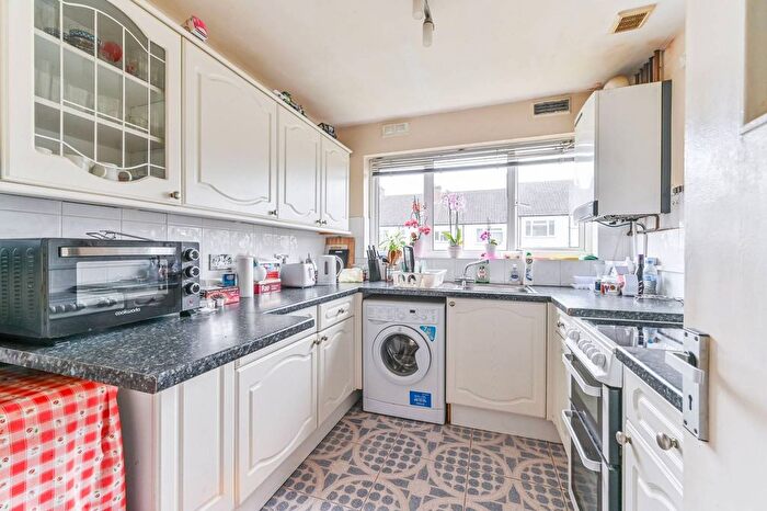 2 Bedroom Flat To Rent In Kuala Gardens, Norbury, London, SW16