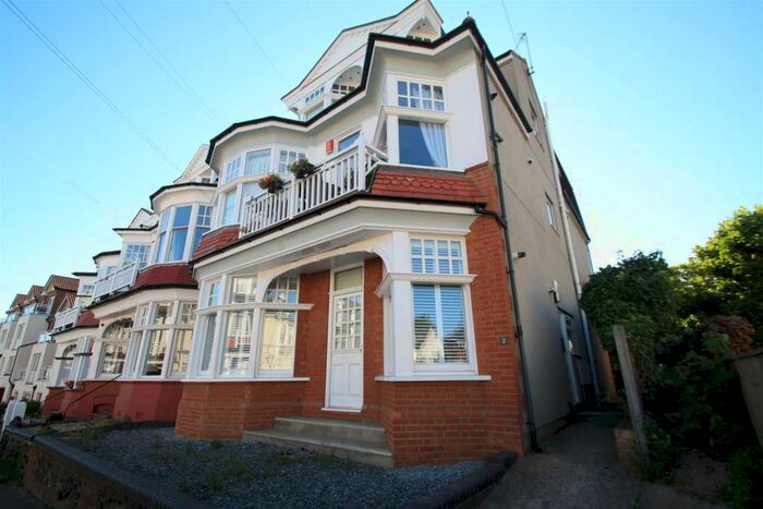2 Bedroom Flat To Rent In Palmeira Avenue, Westcliff-On-Sea, SS0