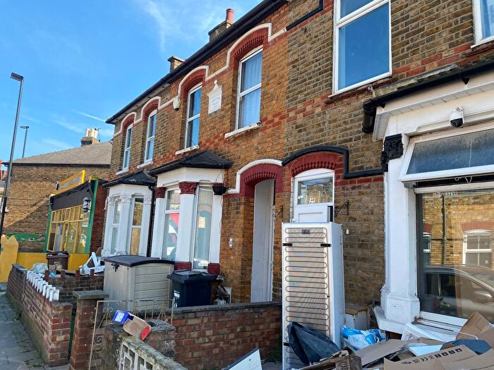 4 Bedroom Terraced House To Rent In Inwood Road, Hounslow, TW3