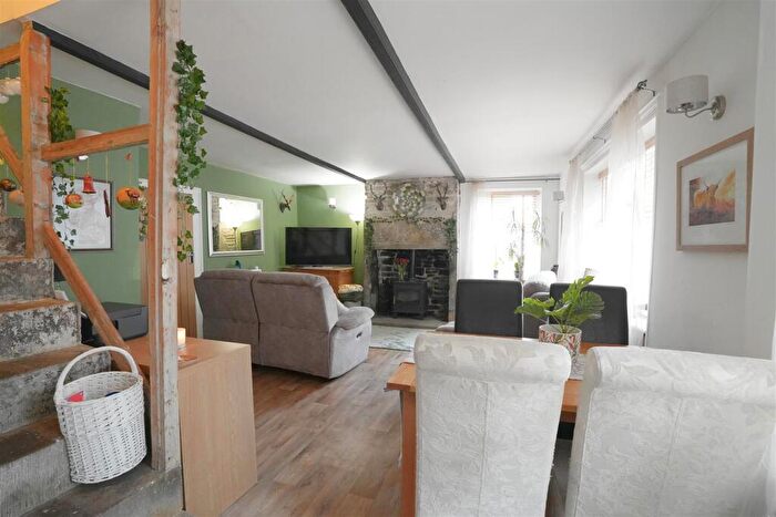 2 Bedroom House For Sale In Stainland Road, Stainland, Halifax, HX4