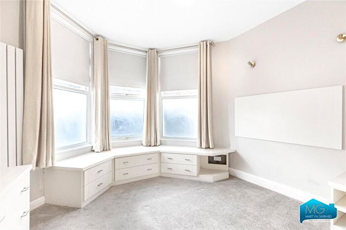 2 Bedroom Apartment To Rent In Carlingford Road, Ducketts Green, London, N15