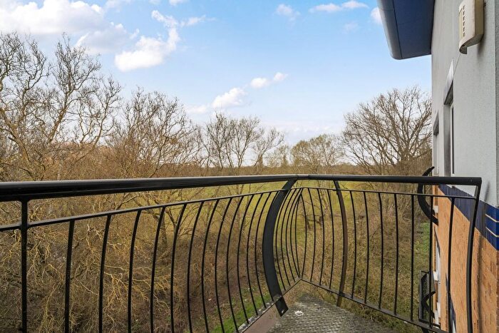 2 Bedroom Flat For Sale In Luscinia View, Napier Road, Reading, Berkshire, RG1