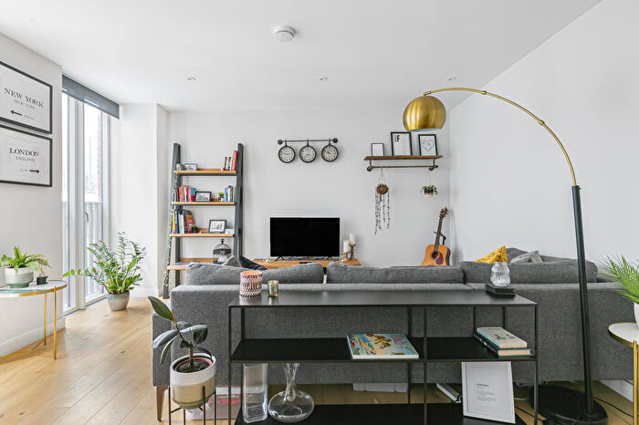 1 Bedroom Flat To Rent In Hertfordshire House, Civic Close, St. Albans, Hertfordshire, AL1