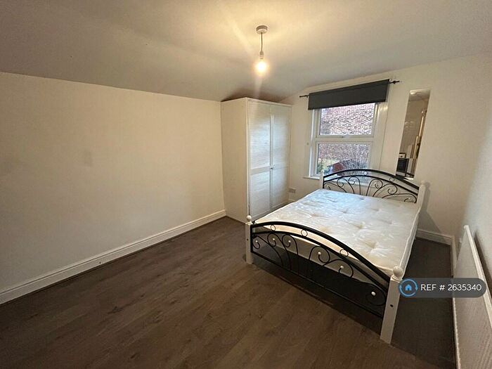 Studio To Rent In Whittington Road, London, N22