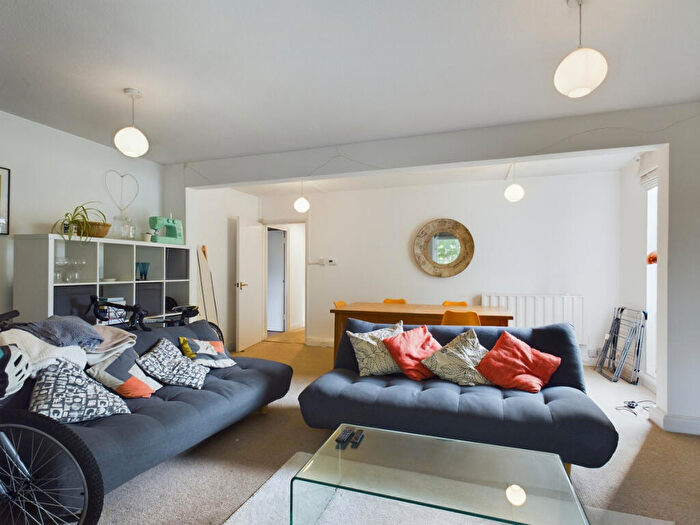 3 Bedroom Flat For Sale In Grant Road, London, SW11