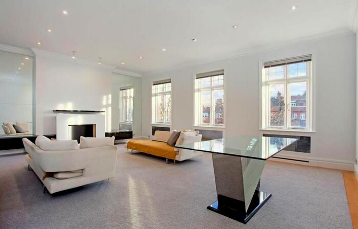 2 Bedroom Flat To Rent In South Audley Street, Mayfair, London, W1K