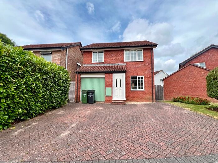 3 Bedroom Detached House For Sale In Heather Close, Taunton, TA1