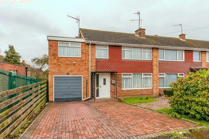 4 Bedroom Semi-Detached House To Rent In Queensway, Higham Ferrers, NN10