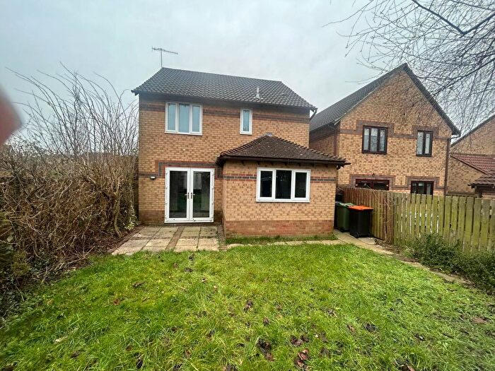 3 Bedroom Semi-Detached House To Rent In Dovedale, Luton, LU2